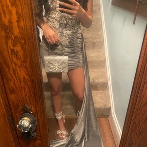 wore once to hoco, long tail, tall girl friendly, fitting, flattering..